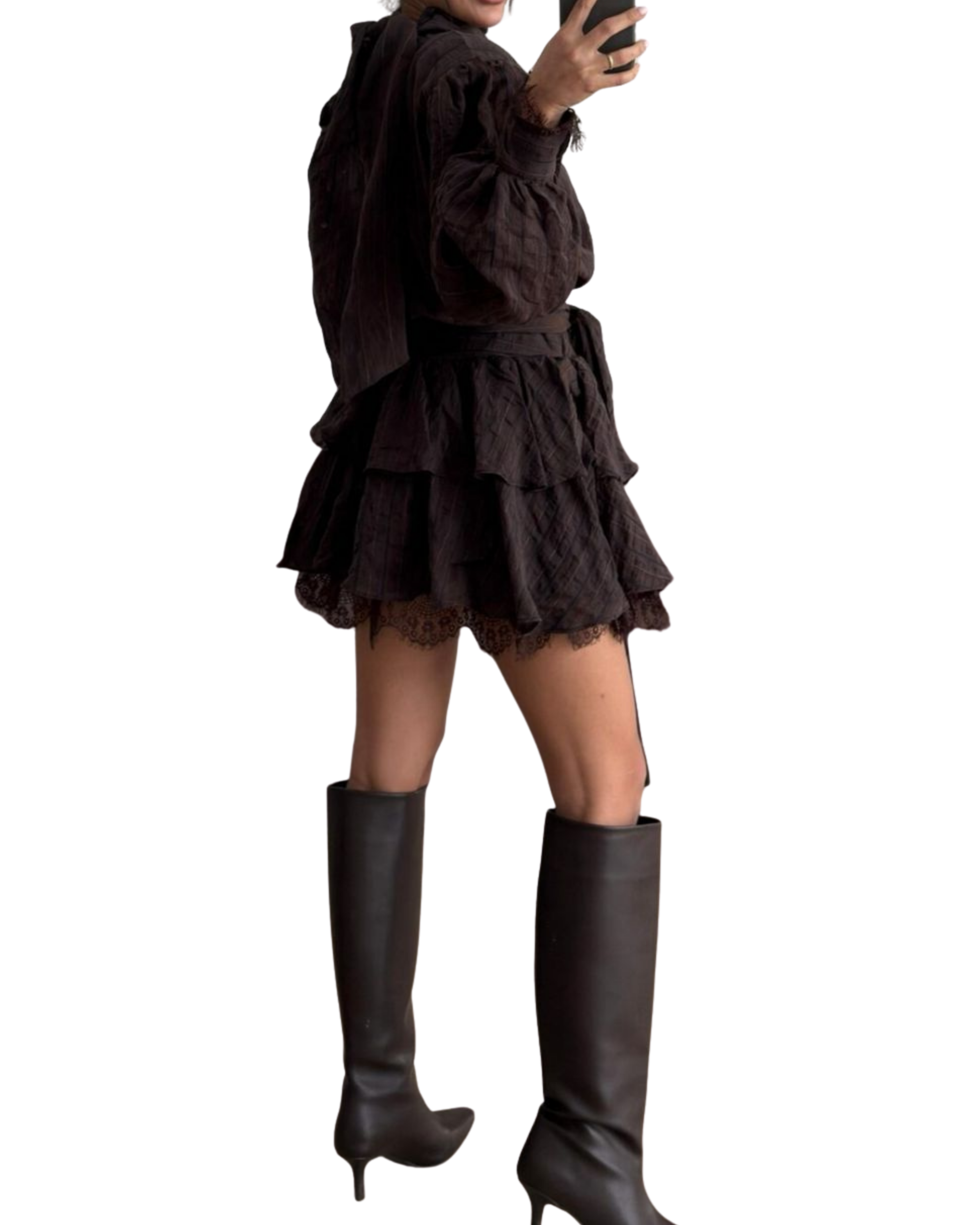 Φόρεμα με βάτες και λεπτομέρειες από δαντέλα