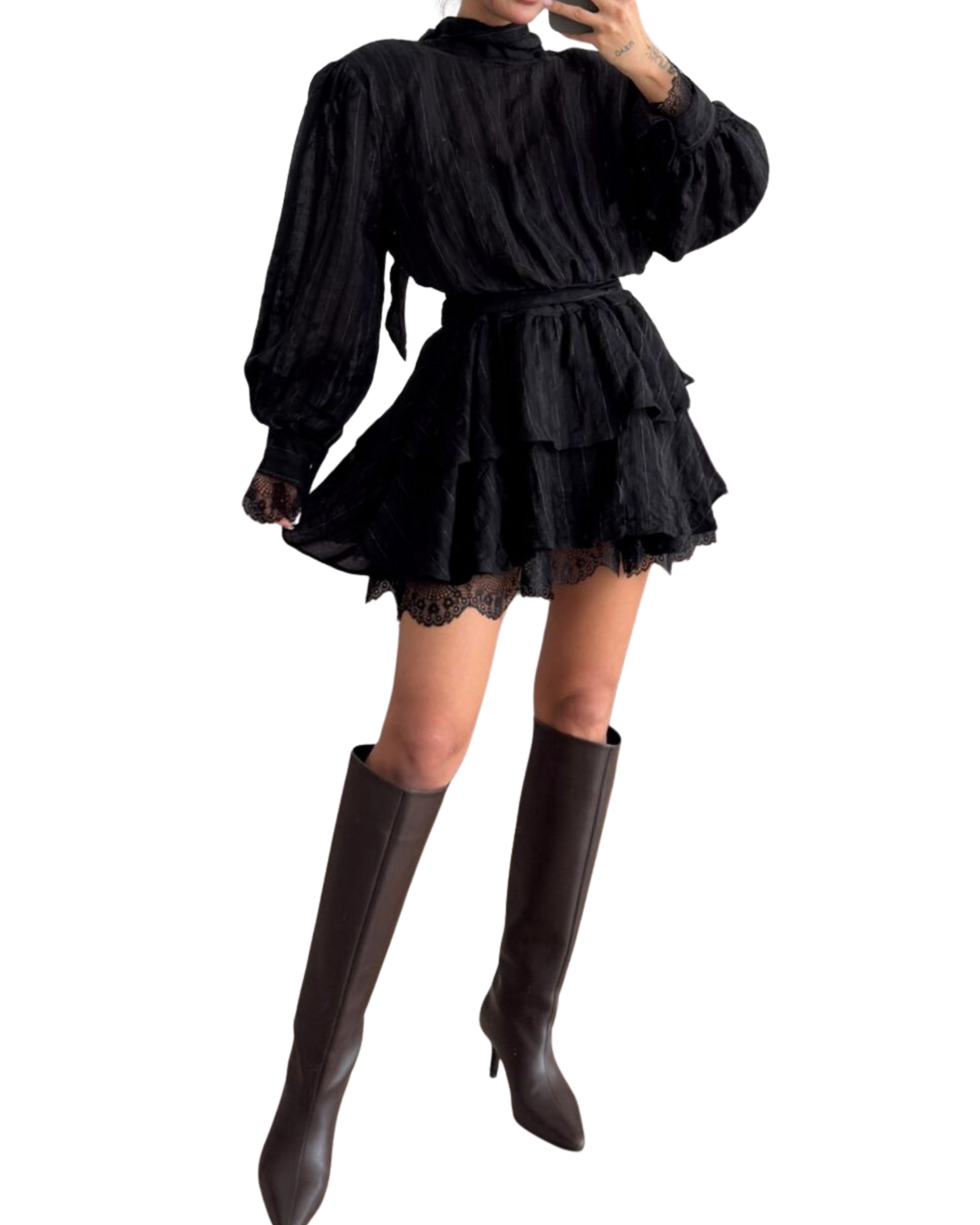 Φόρεμα με βάτες και λεπτομέρειες από δαντέλα