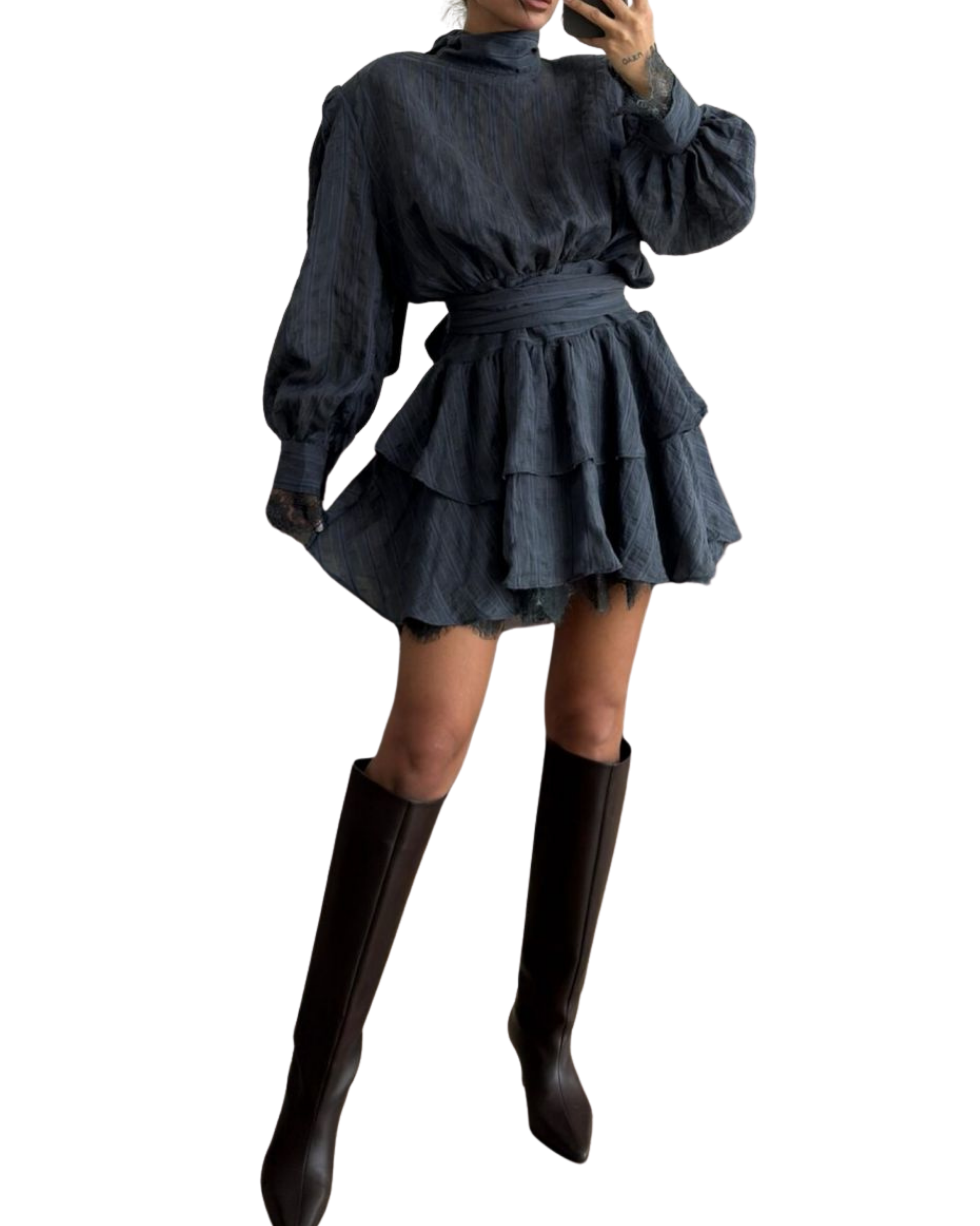 Φόρεμα με βάτες και λεπτομέρειες από δαντέλα