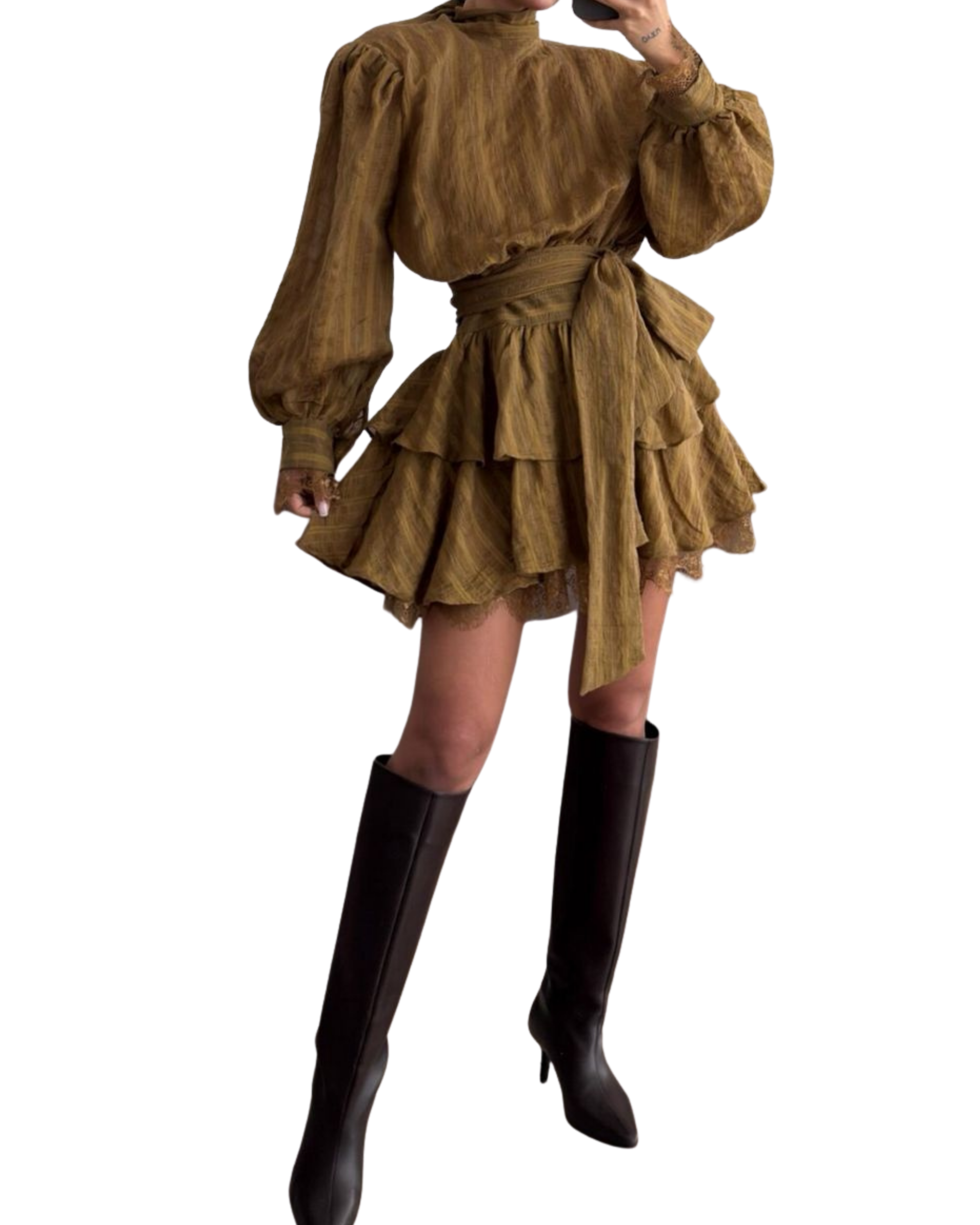 Φόρεμα με βάτες και λεπτομέρειες από δαντέλα